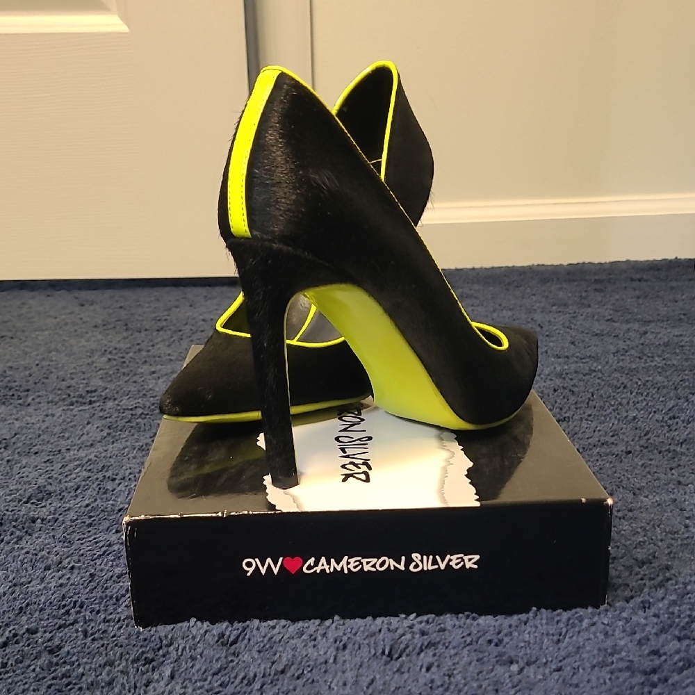 Nine West Black Heels With Neon Yellow Piping Sz 8